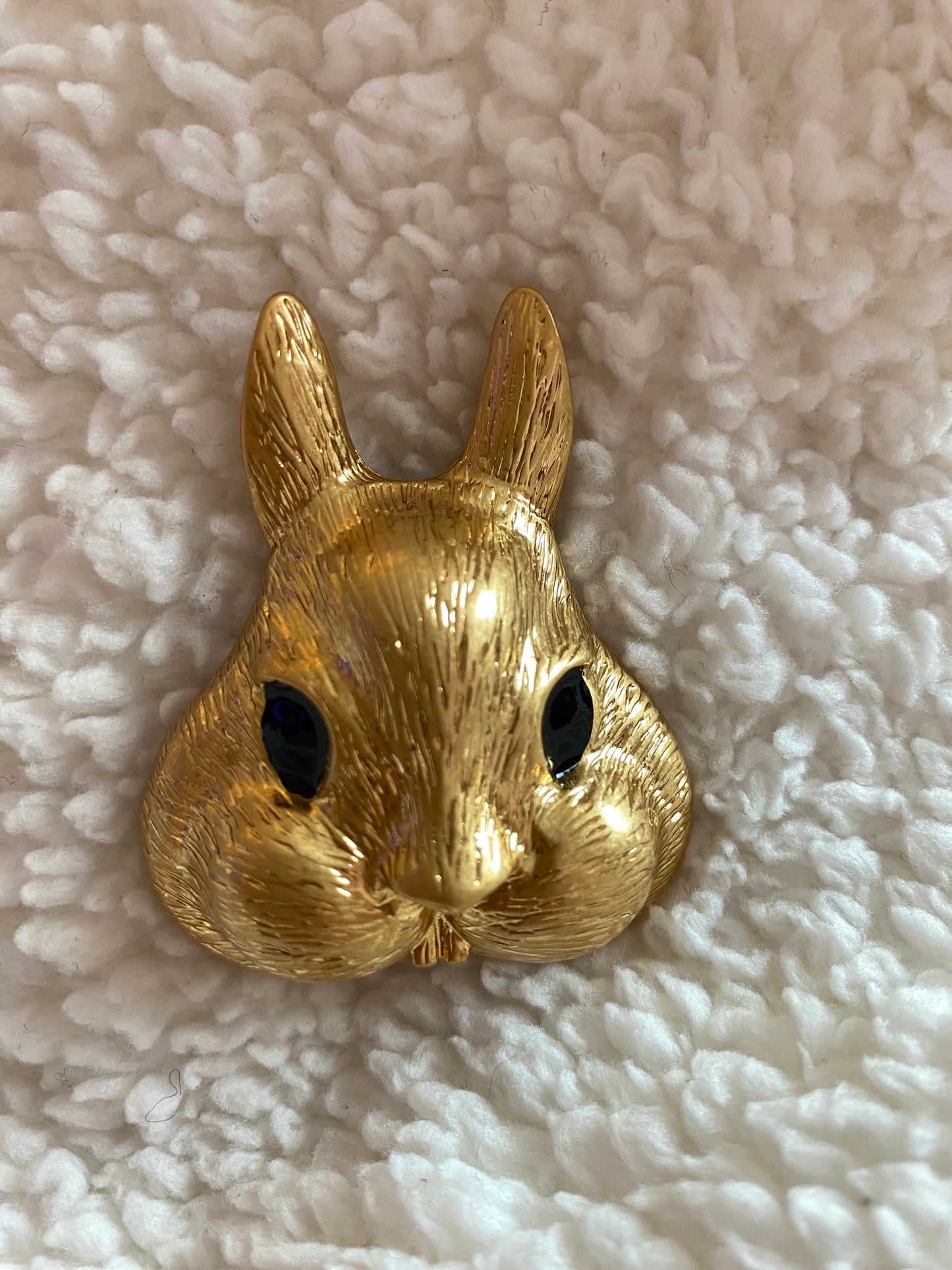 Bunny brooch pin